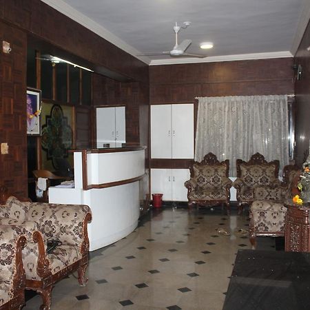 Royale Inn Vapi Exterior photo