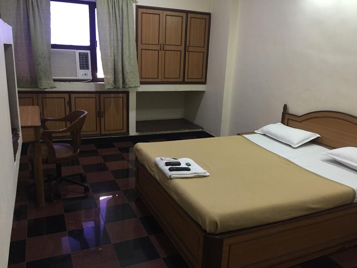 Royale Inn Vapi Exterior photo