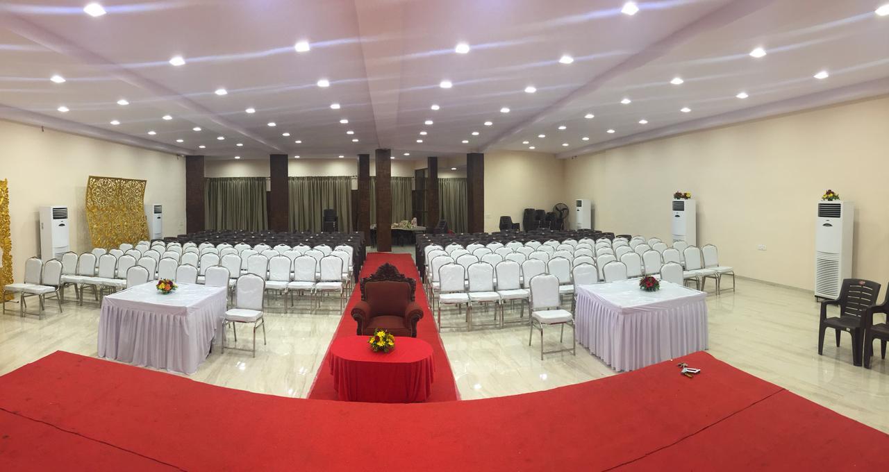 Royale Inn Vapi Exterior photo
