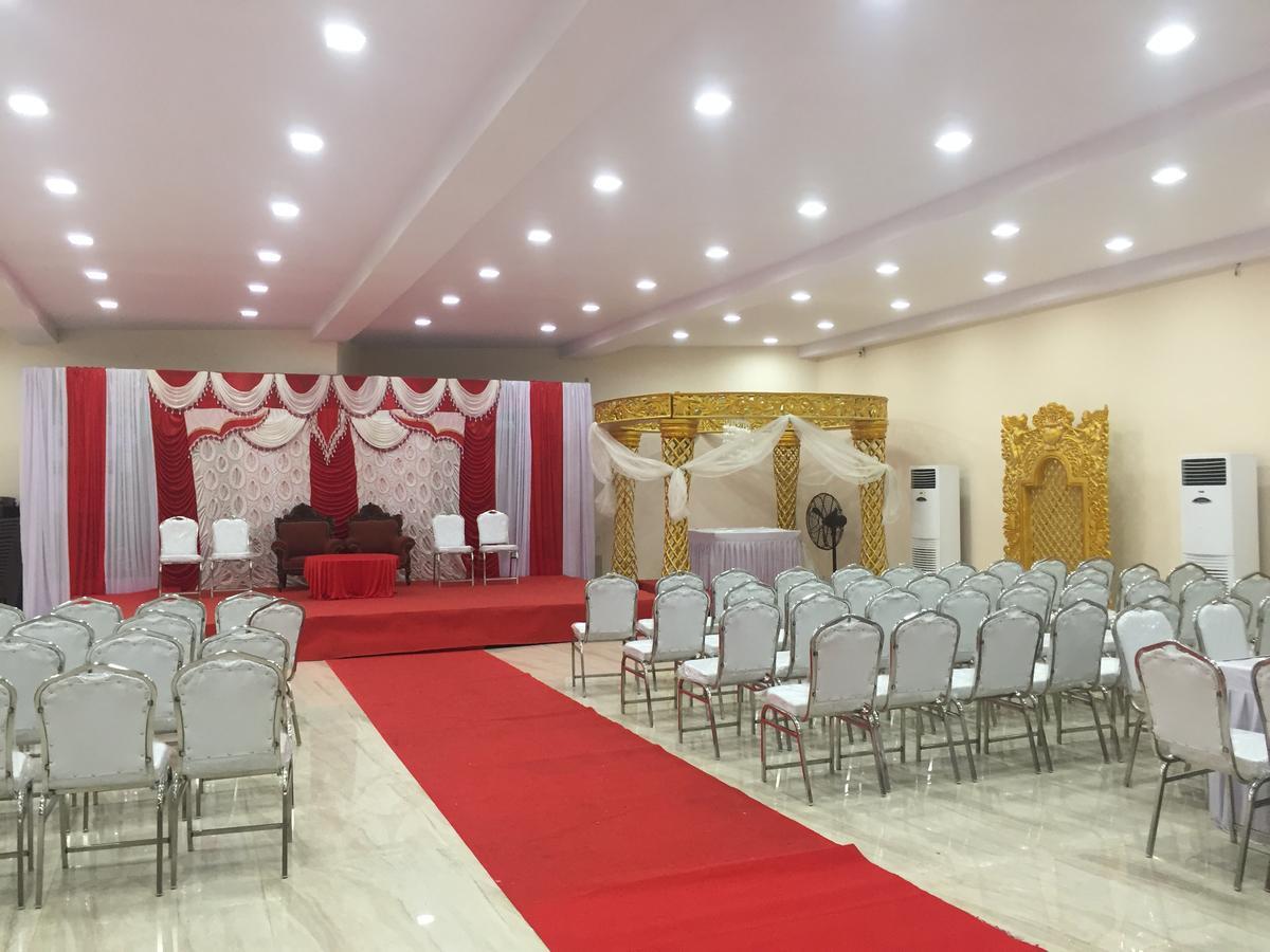 Royale Inn Vapi Exterior photo