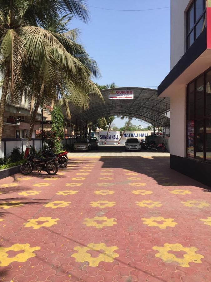 Royale Inn Vapi Exterior photo